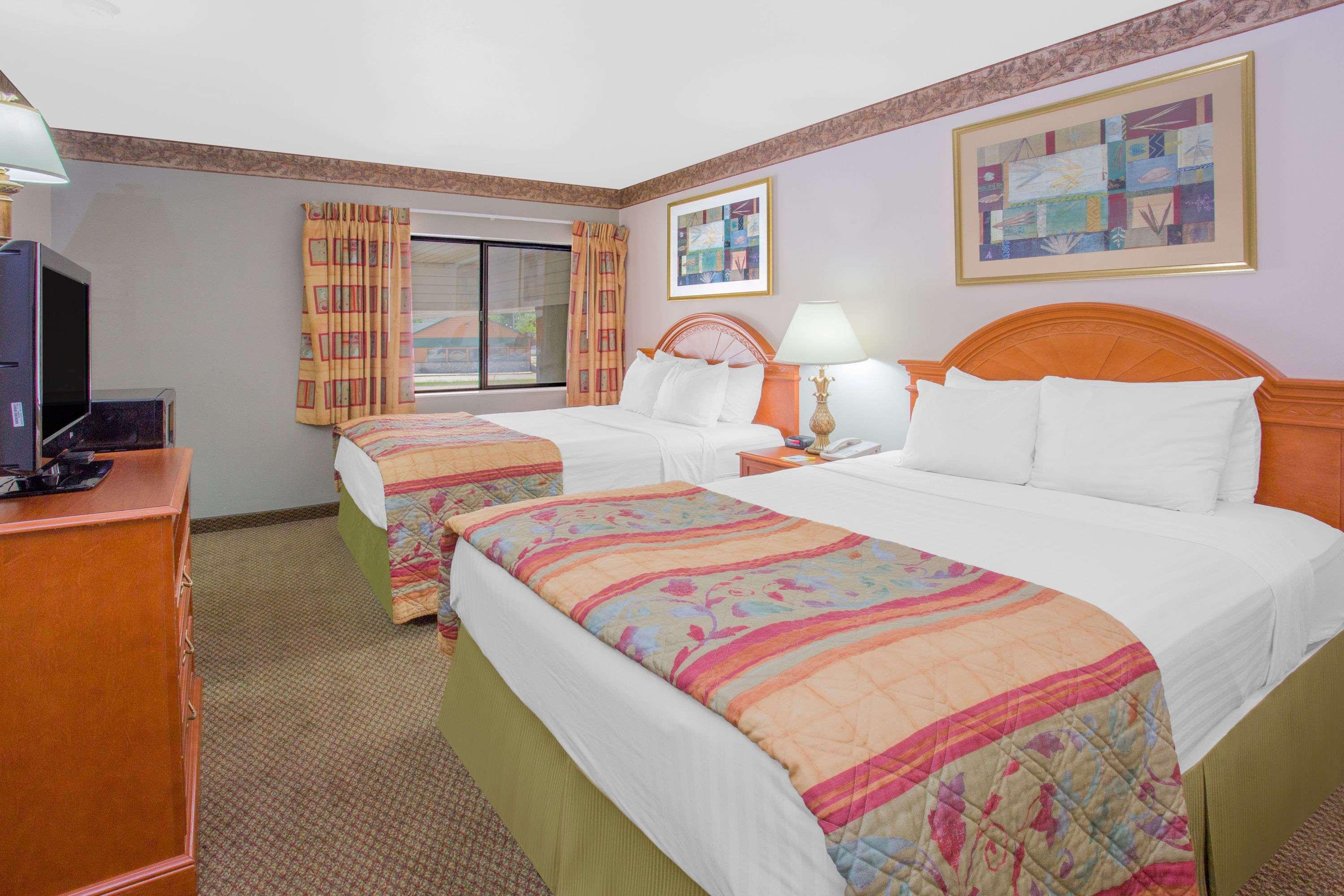 Days Inn By Wyndham Portage Exterior photo