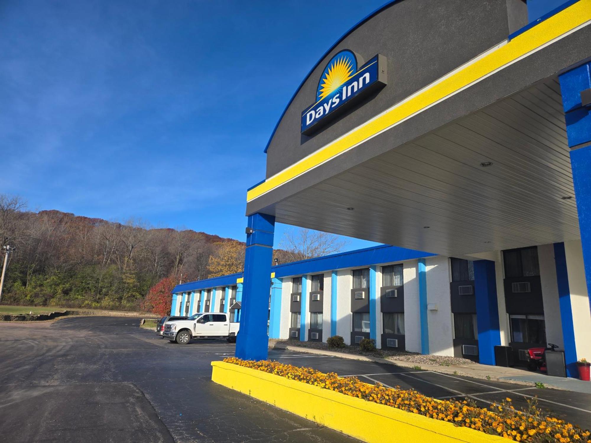 Days Inn By Wyndham Portage Exterior photo