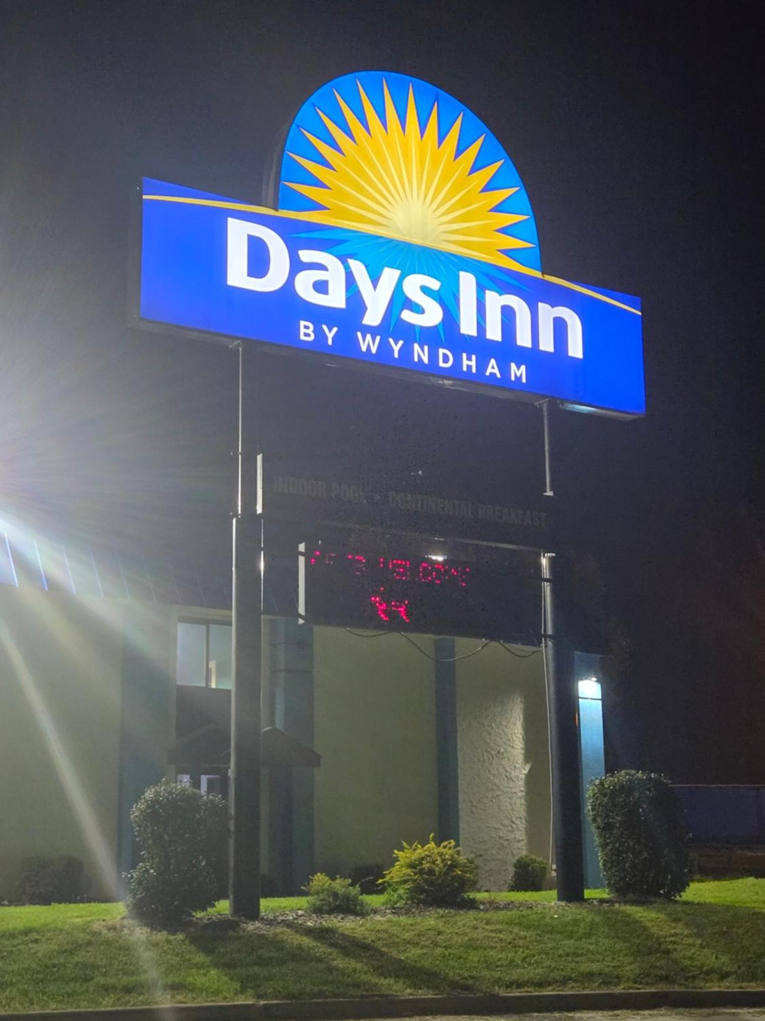 Days Inn By Wyndham Portage Exterior photo