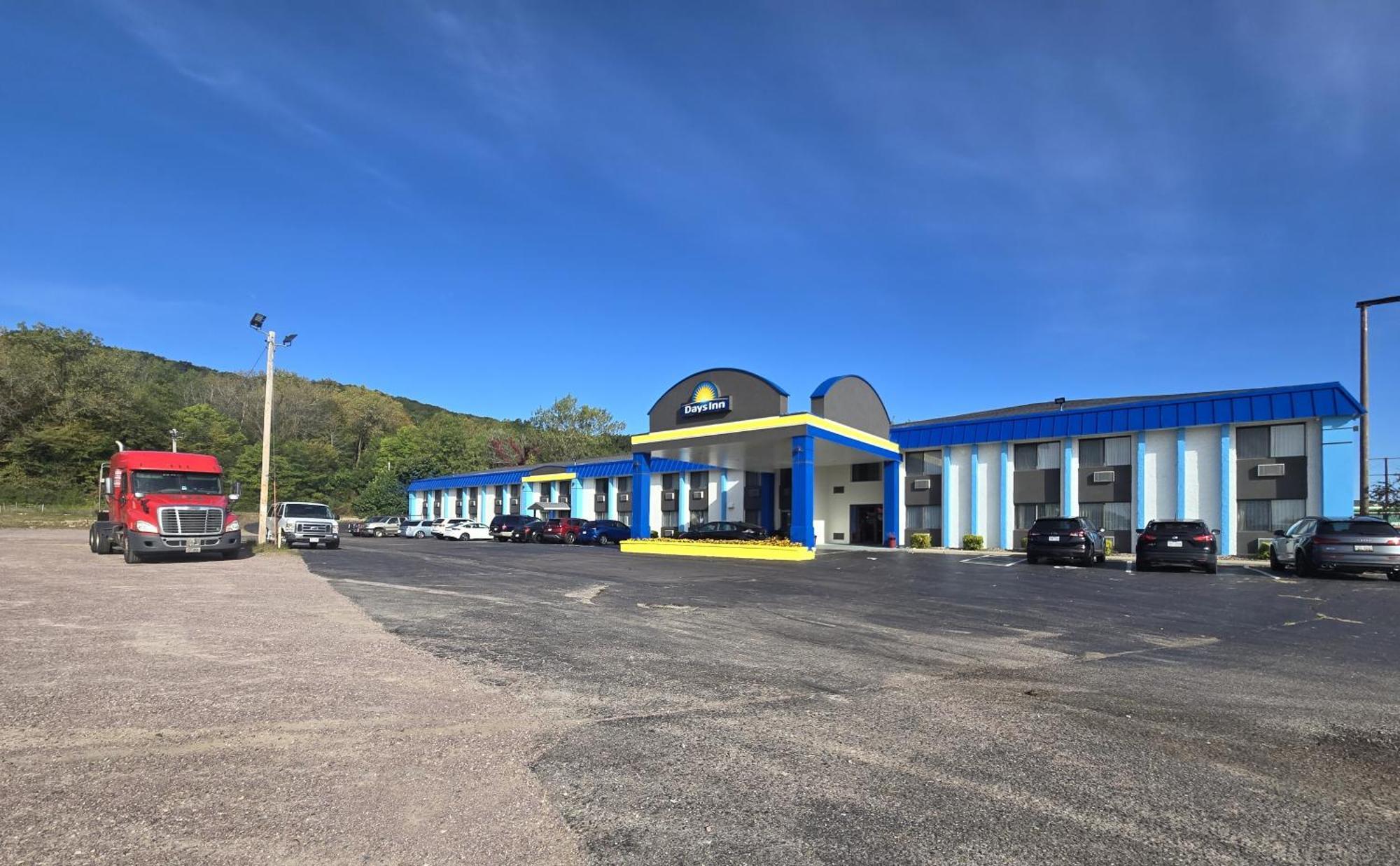 Days Inn By Wyndham Portage Exterior photo