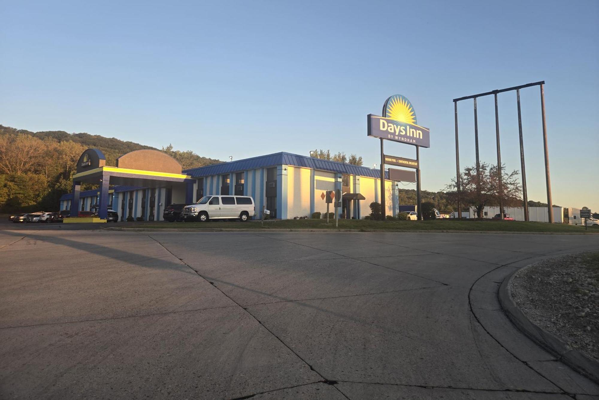 Days Inn By Wyndham Portage Exterior photo