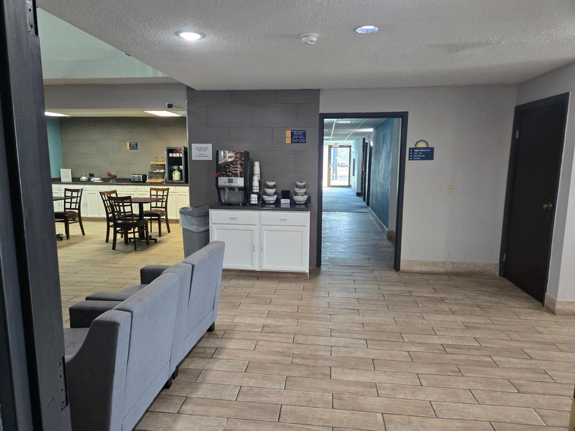 Days Inn By Wyndham Portage Exterior photo